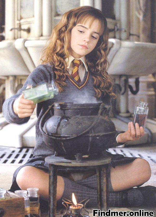 EIlUDtiA Emma Watson Nude New Photo Gallery 07.jpg